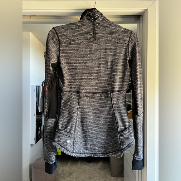 Lululemon Base Runner 1/2 Zip - Heathered Gray, Size 6 - Picture 5 of 7